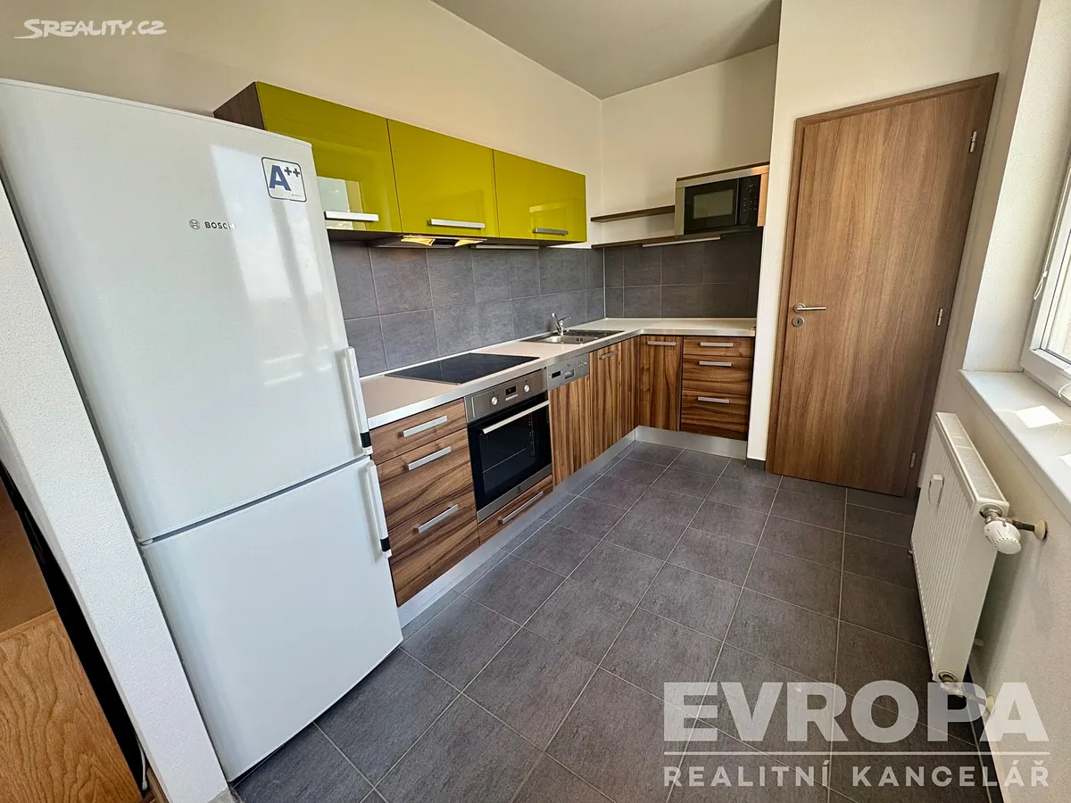 Pronájem bytu 2+kk 54 m², náměstí Generála Píky