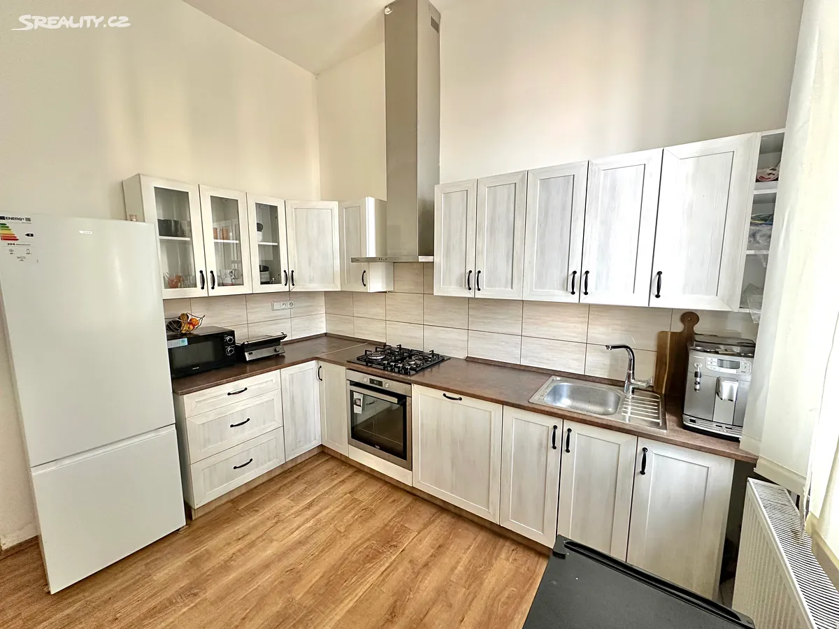 Pronájem bytu 3+kk 80 m² – pohled 2