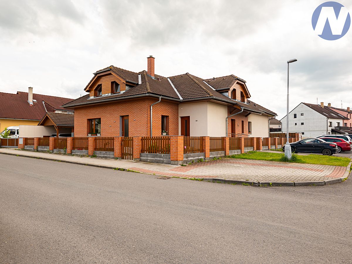 Prodej rodinného domu 277 m², pozemek 678 m²