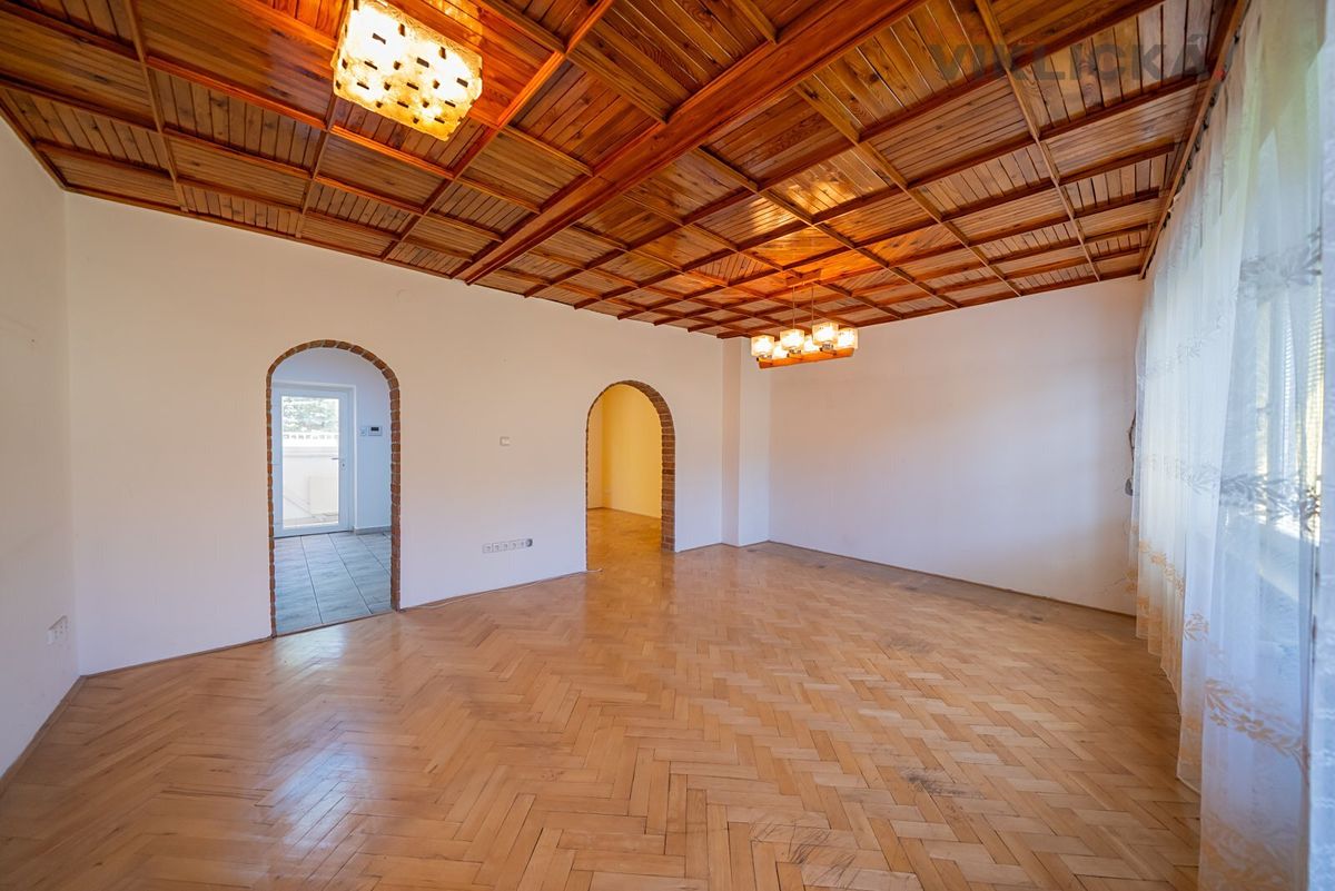 Prodej rodinného domu 200 m², pozemek 241 m² – fotografie 3
