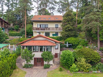 Prodej rodinného domu 319 m², pozemek 1961 m²