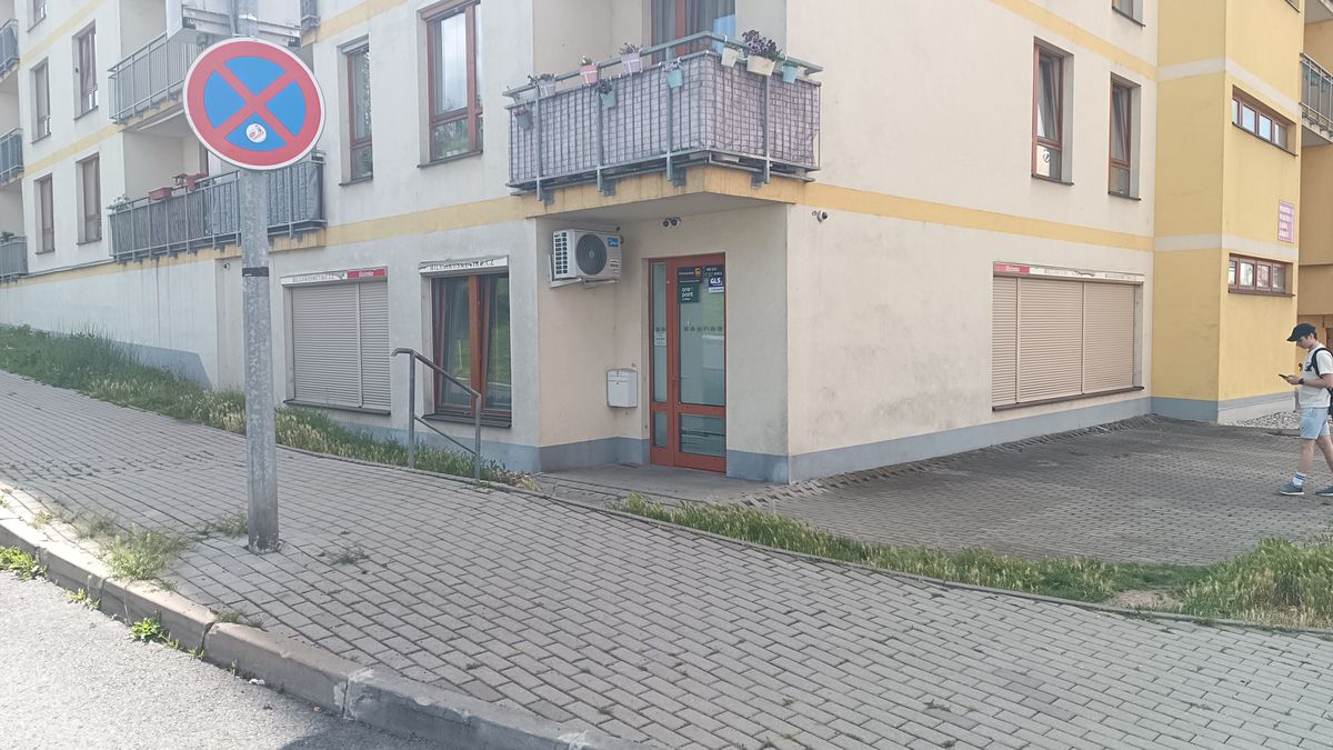 Pronájem kanceláře 144 m², Praha – fotka 1 z 3