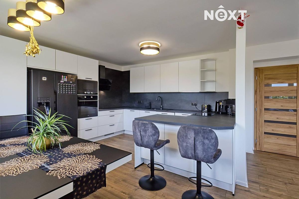 Prodej rodinného domu 212 m², pozemek 1302 m² – fotografie 3