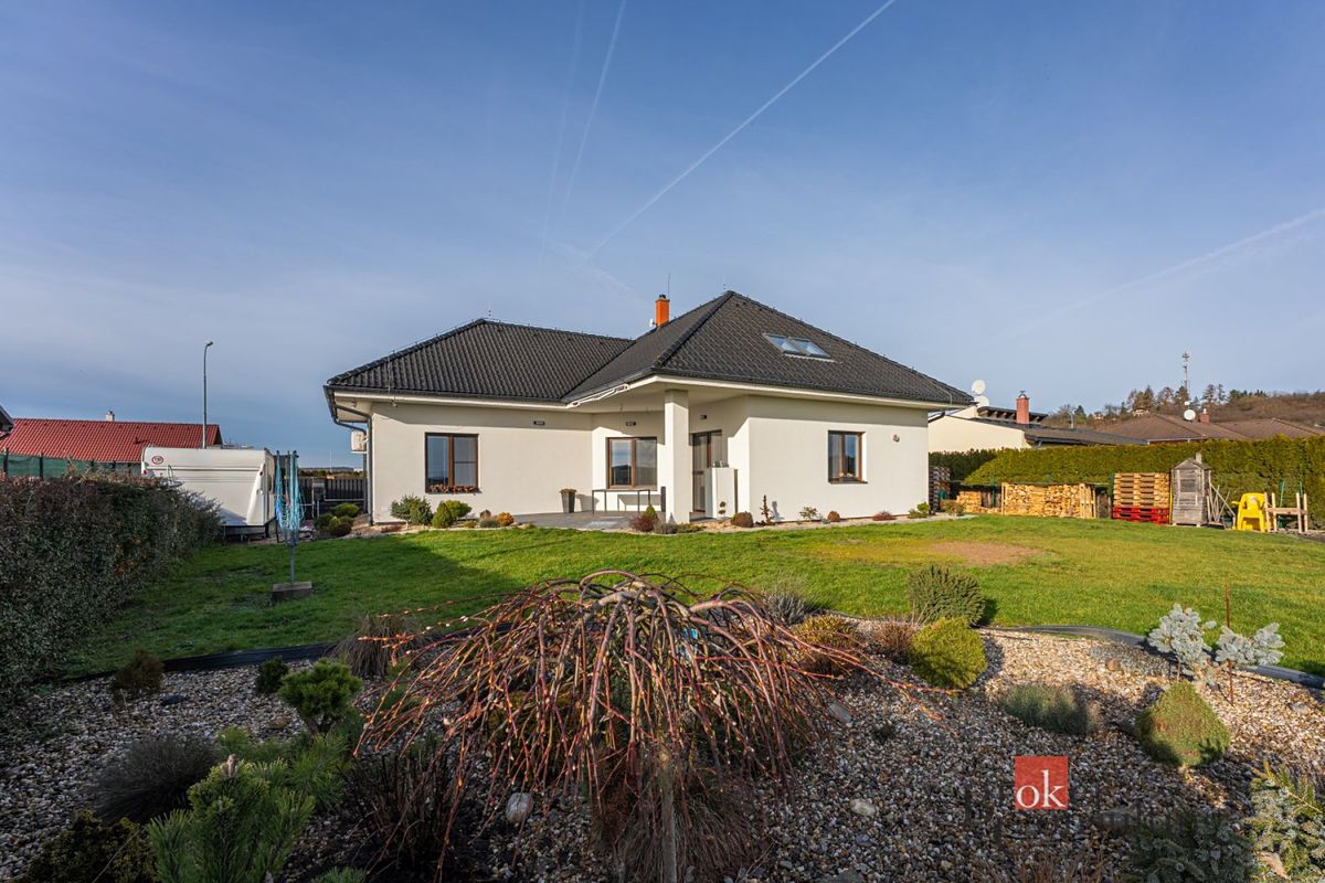 Prodej rodinného domu 240 m², pozemek 812 m²