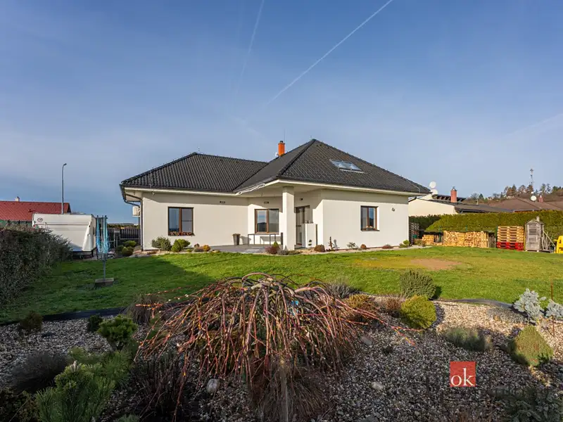 Prodej rodinného domu 240 m², pozemek 812 m², Žiželice – náhled fotky 1