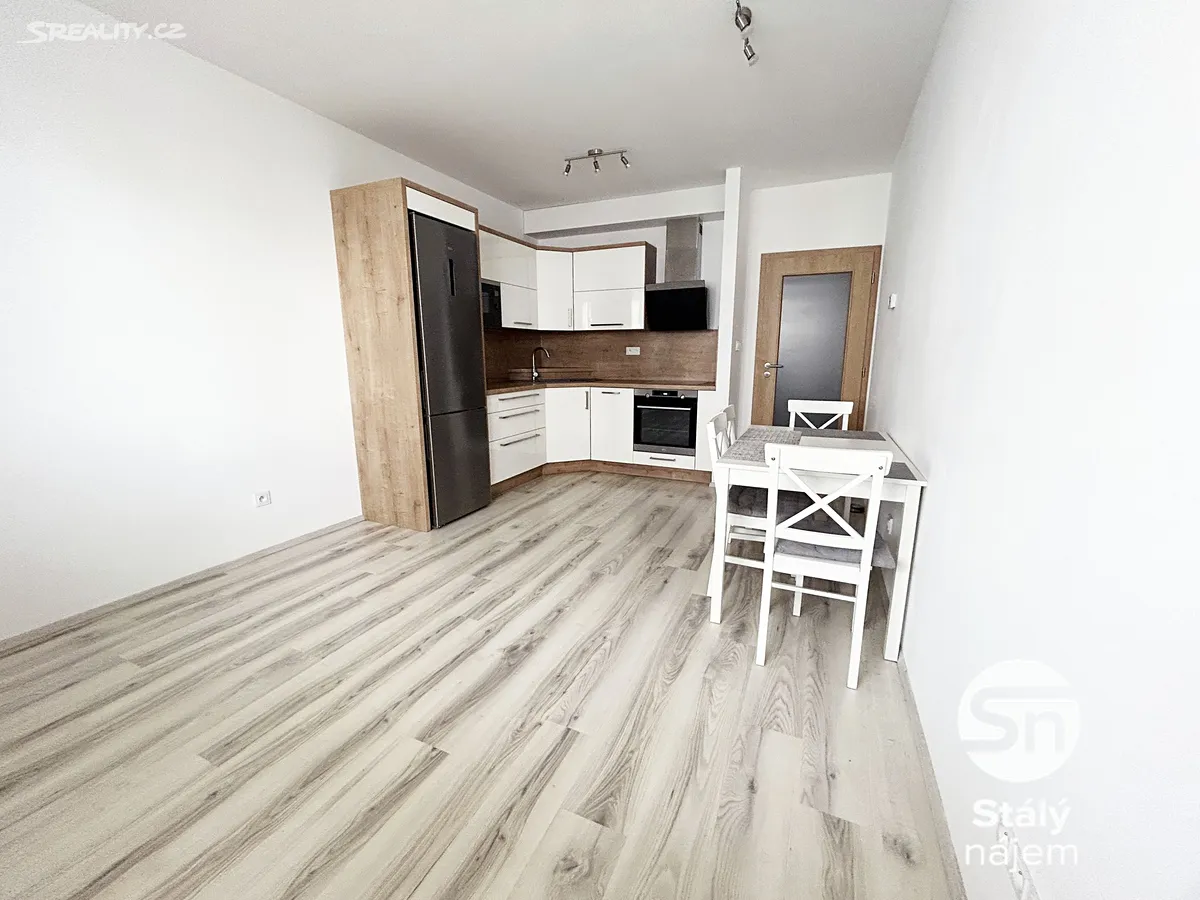 Pronájem bytu 2+kk 51 m² – pohled 2