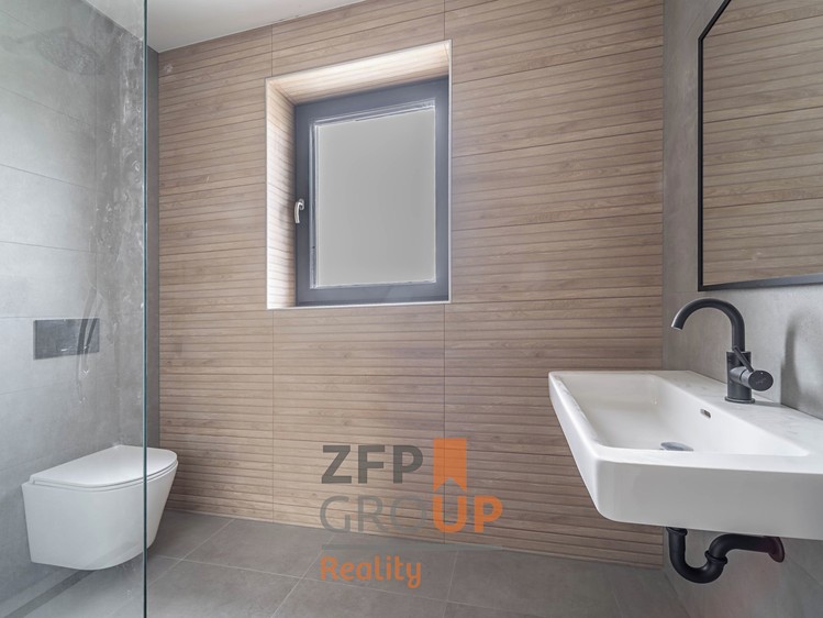 Prodej domu, 228 m² (44 z 100)
