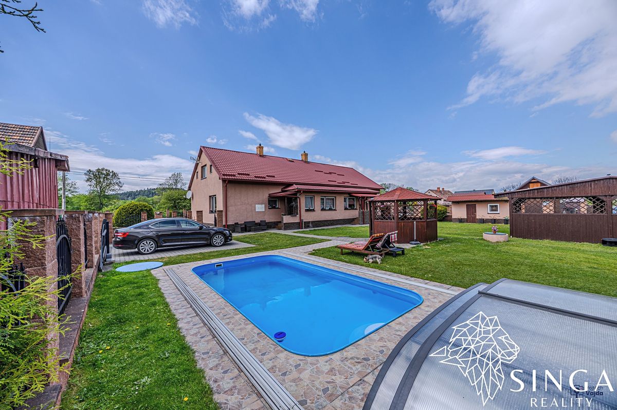 Prodej rodinného domu 197 m², pozemek 2520 m²