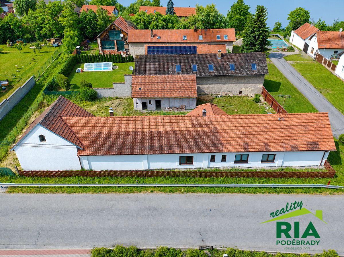 Prodej rodinného domu 228 m², pozemek 897 m² – fotografie 3