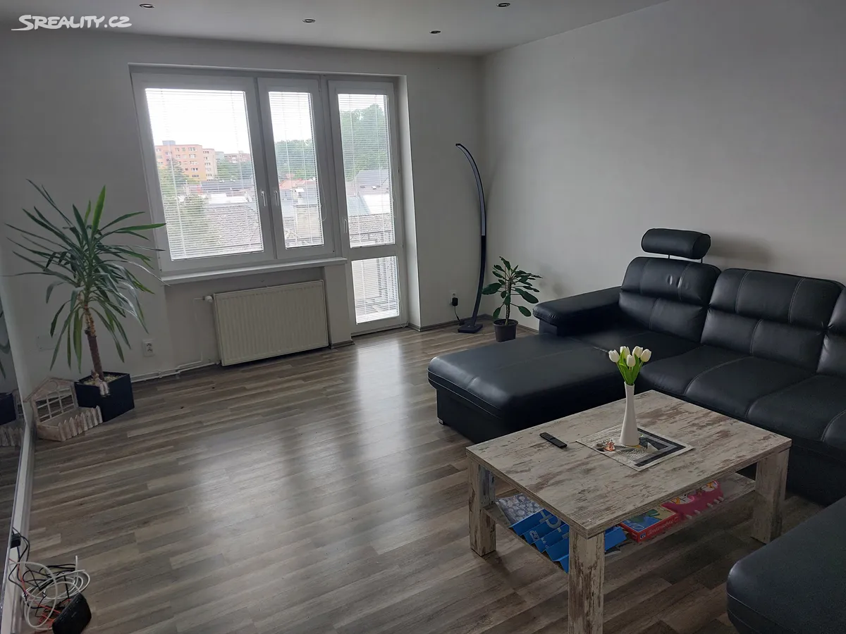 Prodej bytu 3+1 66 m² – pohled 2