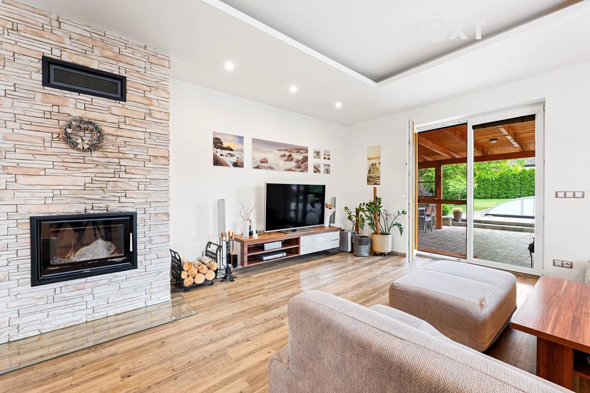 Prodej rodinného domu 240 m², pozemek 1335 m² – fotografie 4