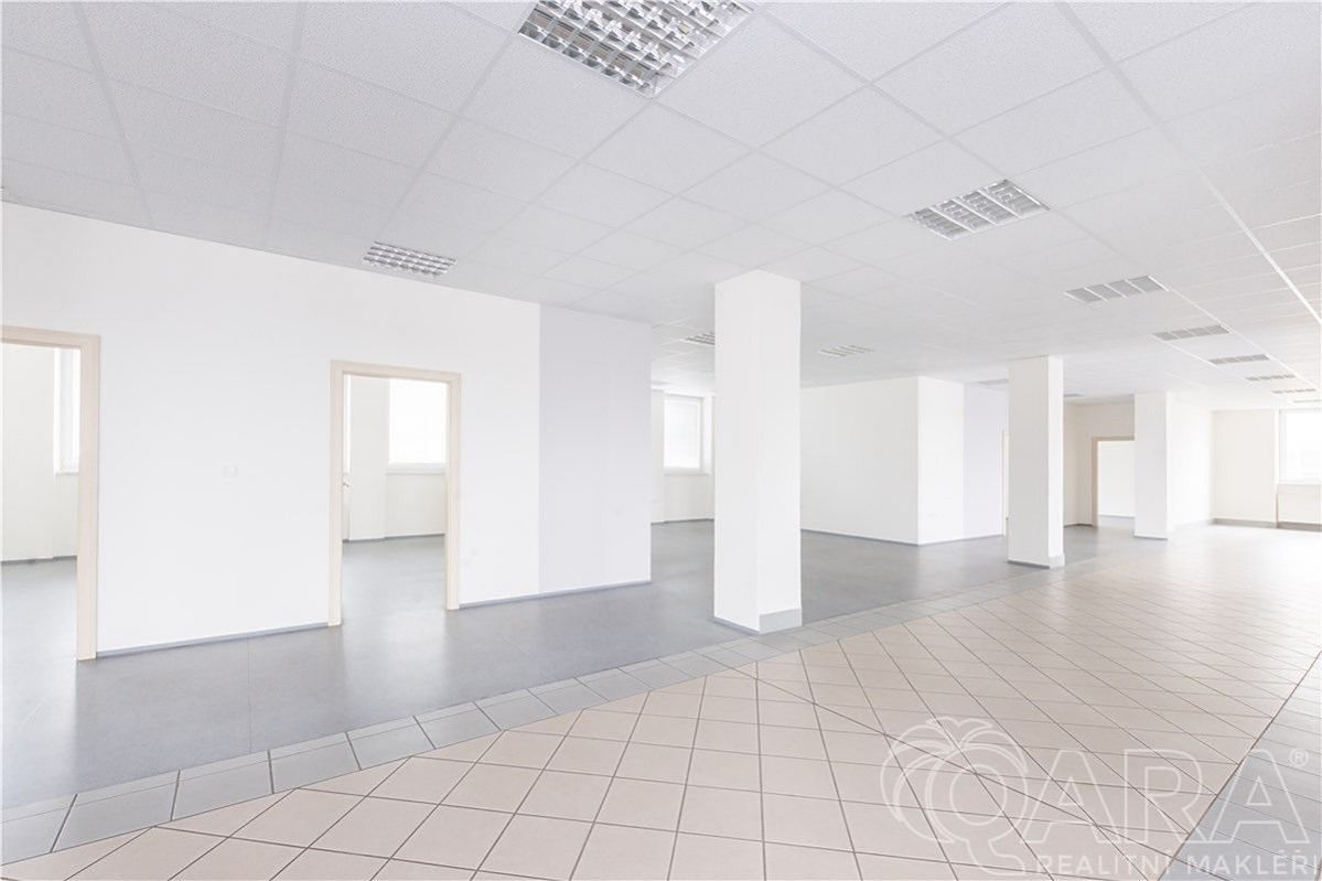 Pronájem kanceláře 549 m² – fotografie 2