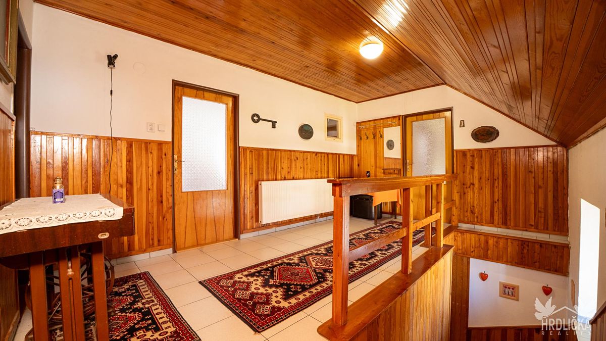 Prodej rodinného domu 203 m², pozemek 2621 m² – fotografie 3