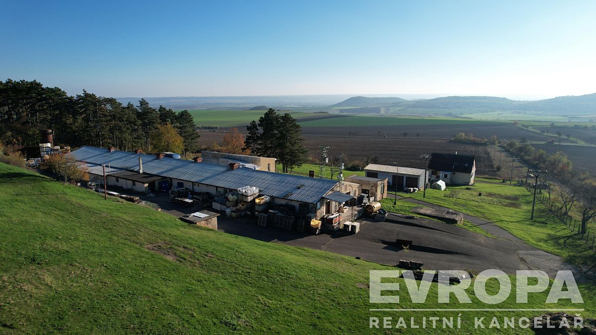 Prodej výrobní haly, prostoru 1700 m² – fotografie 3