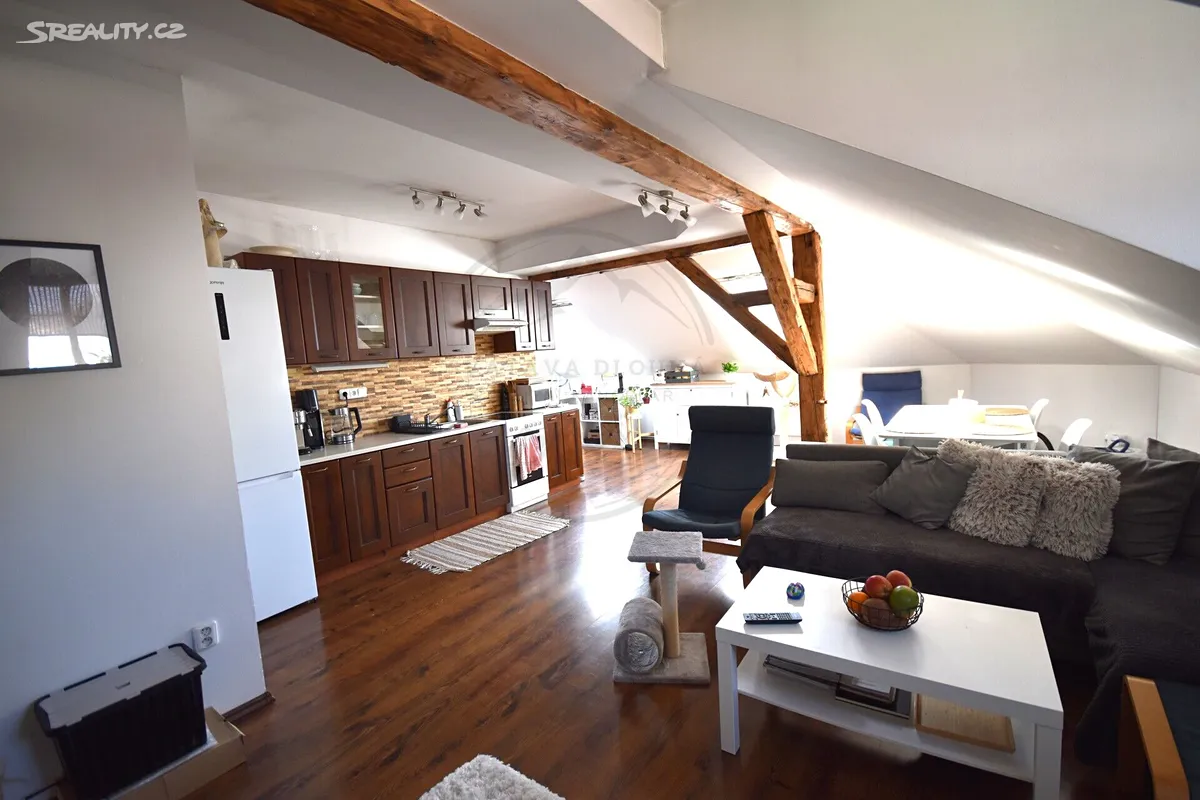 Pronájem bytu 2+kk 72 m² – pohled 2