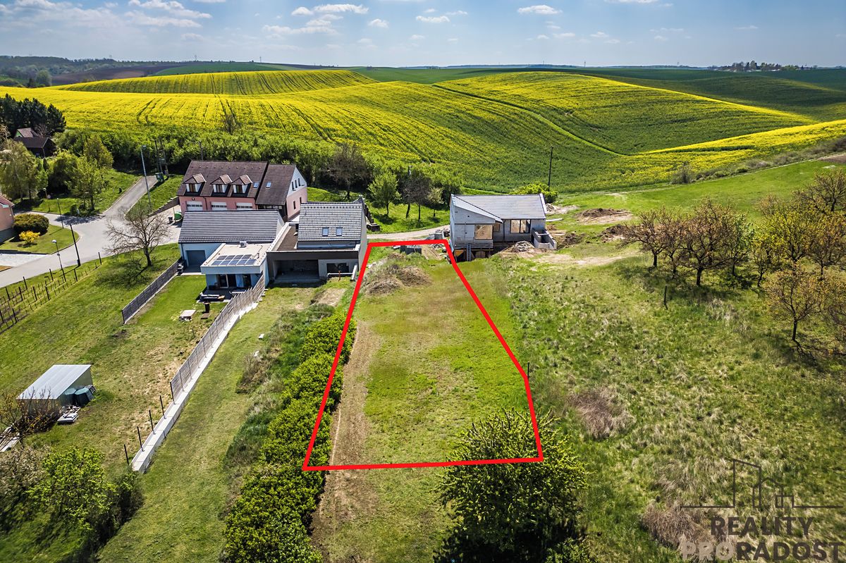 Prodej stavebního pozemku 928 m² – fotografie 2