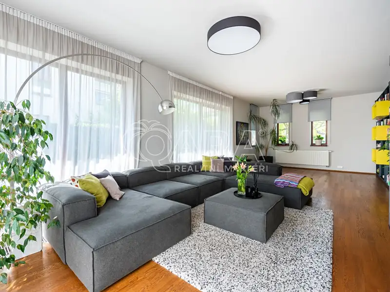 Prodej rodinného domu 285 m², pozemek 848 m², Statenice – náhled fotky 2