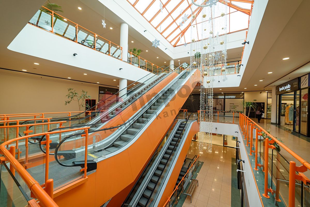 Pronájem obchodního prostoru 107 m² – fotografie 3
