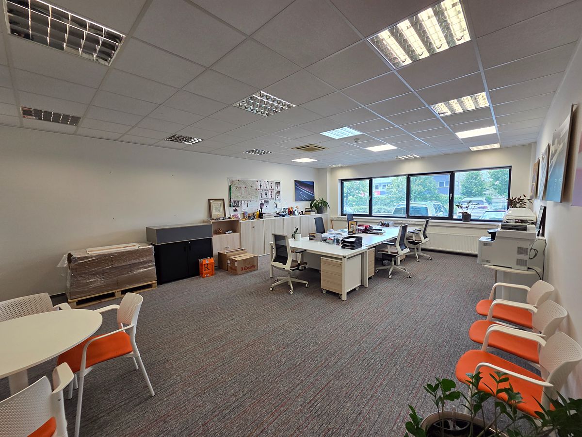 Pronájem kanceláře 153 m² – fotografie 4