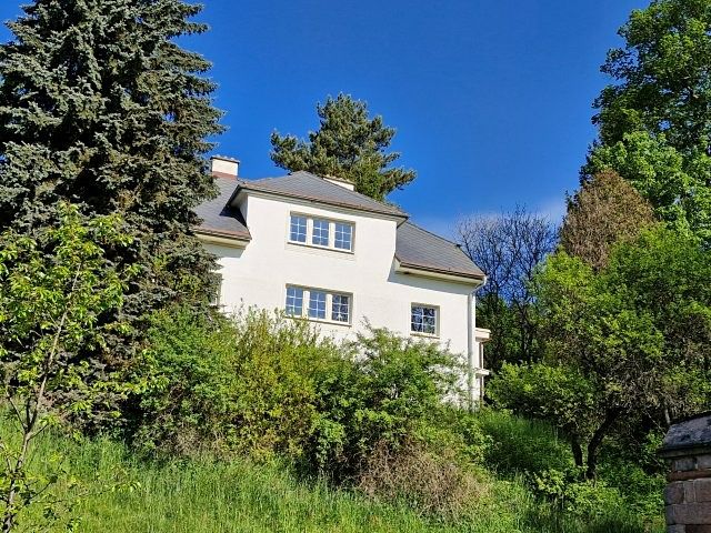 Prodej vily 250 m², pozemek 5673 m²