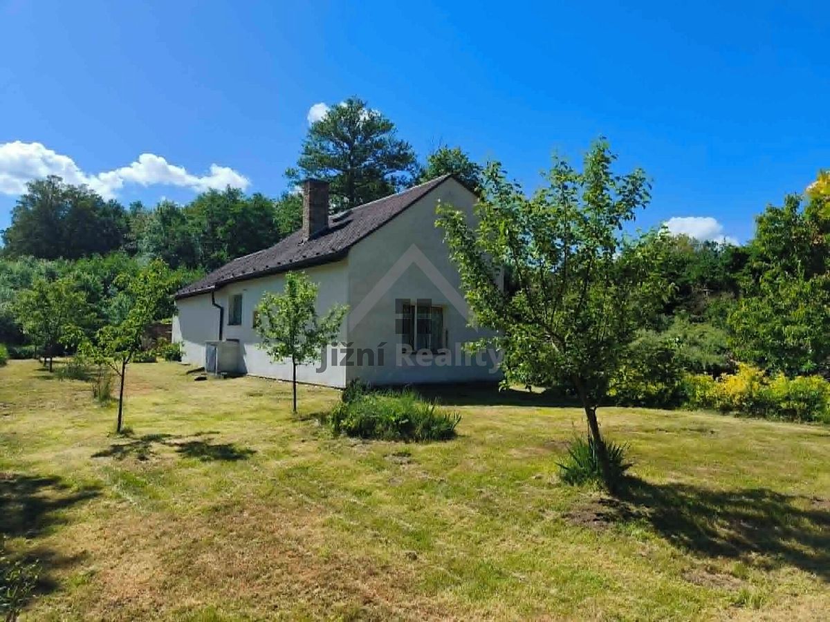 Prodej rodinného domu 160 m², pozemek 1390 m² – fotografie 2
