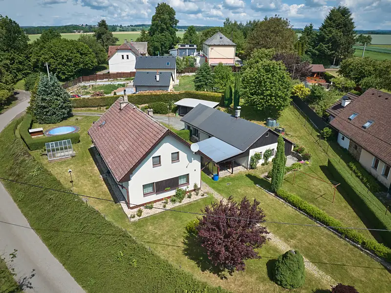 Prodej rodinného domu 158 m², pozemek 1747 m², Vestec – náhled fotky 1