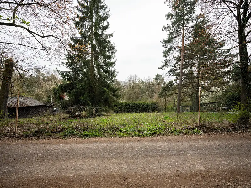 Prodej stavebního pozemku 1005 m², Mníšek pod Brdy – náhled fotky 2