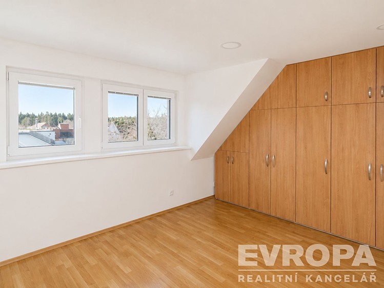 Pronájem domu, 350 m² (14 z 18)