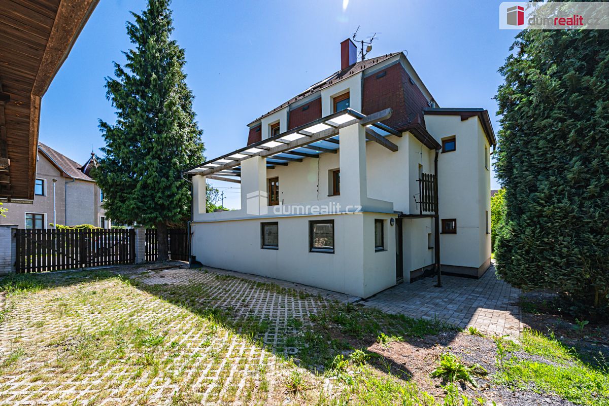 Prodej rodinného domu 300 m², pozemek 888 m² – fotografie 3