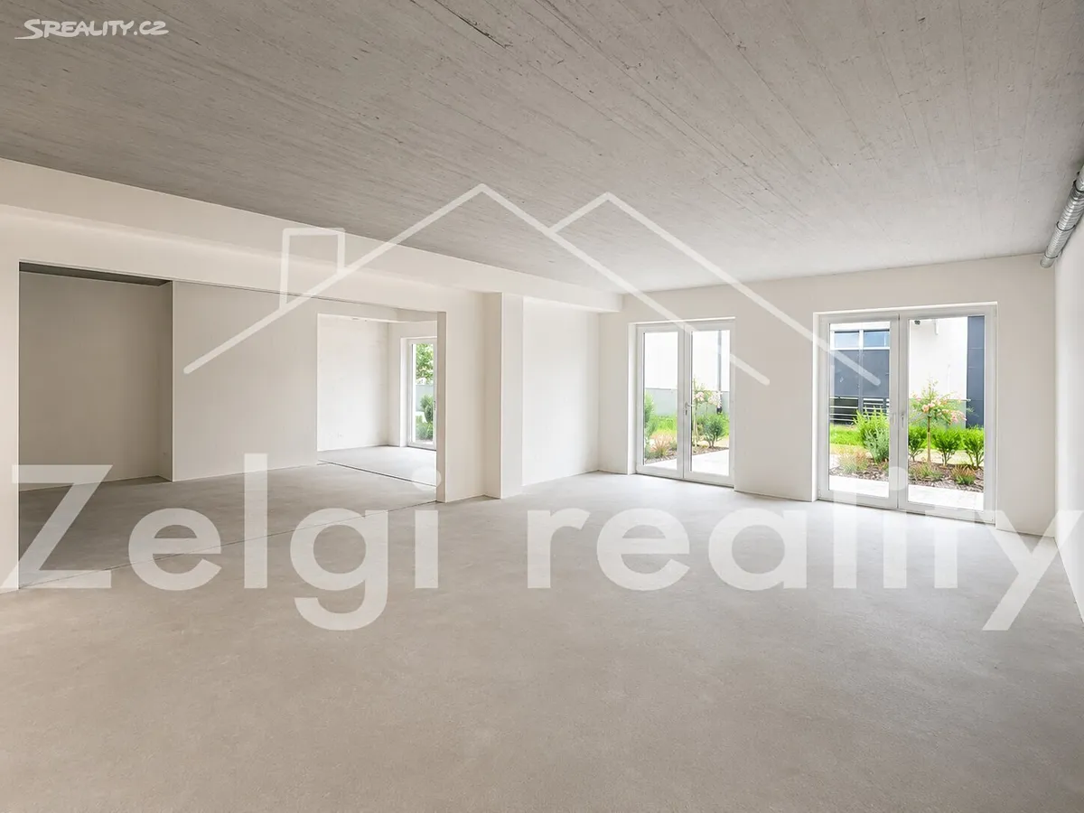 Pronájem obchodního prostoru 144 m², Náměstí