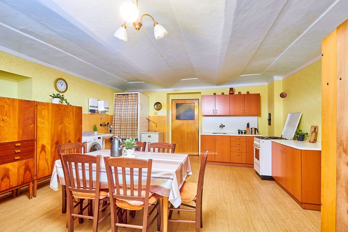 Prodej rodinného domu 320 m², pozemek 2710 m² – fotografie 5