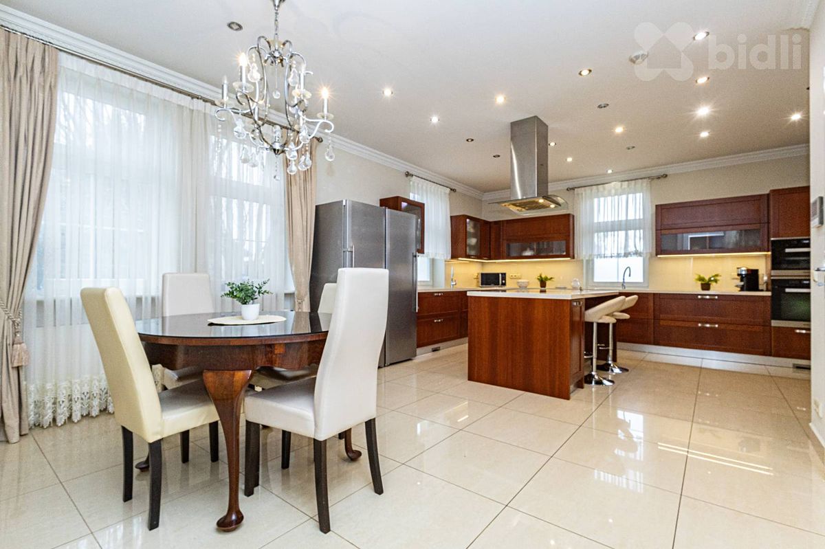 Prodej rodinného domu 485 m², pozemek 2421 m² – fotografie 4