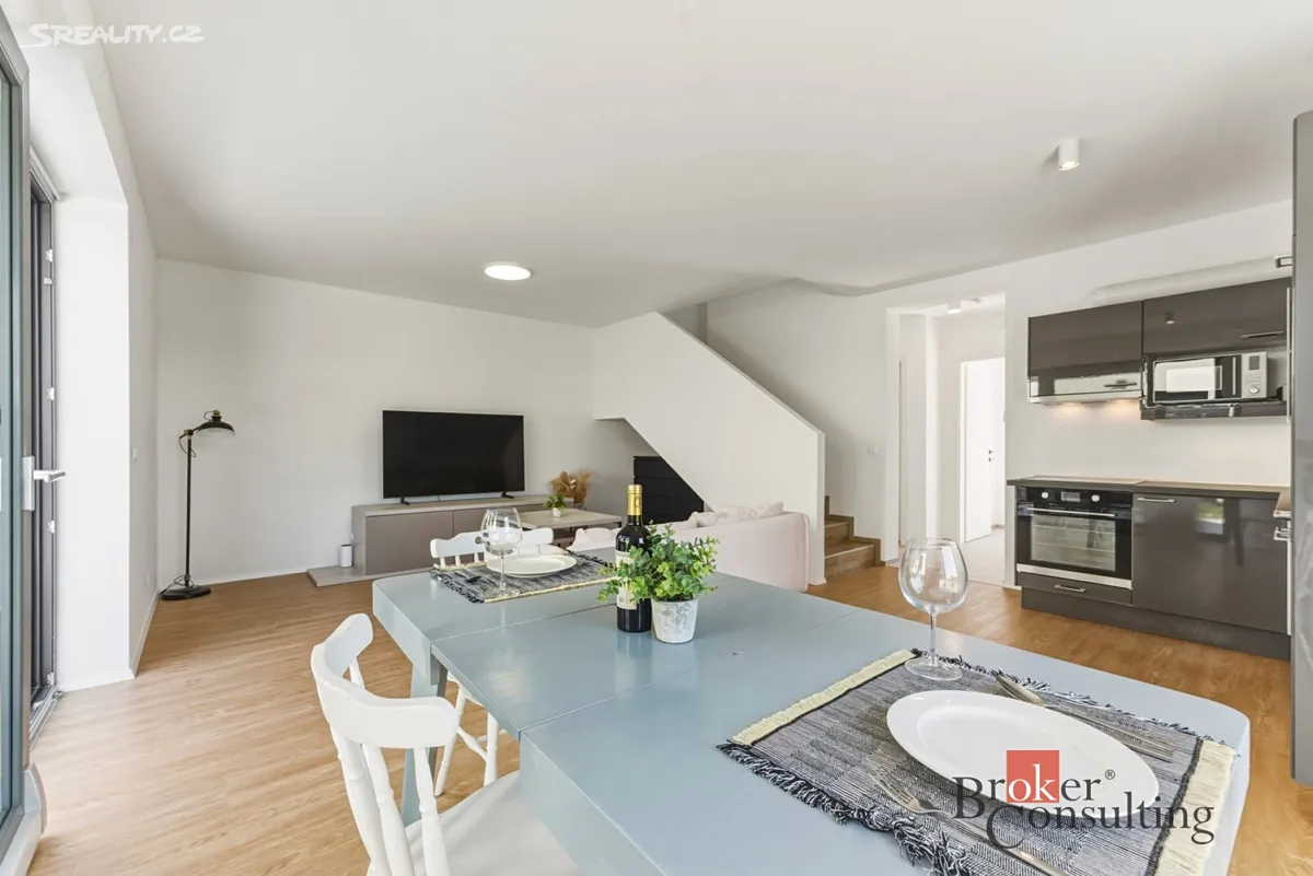Pronájem rodinného domu 102 m², pozemek 179 m² – pohled 2