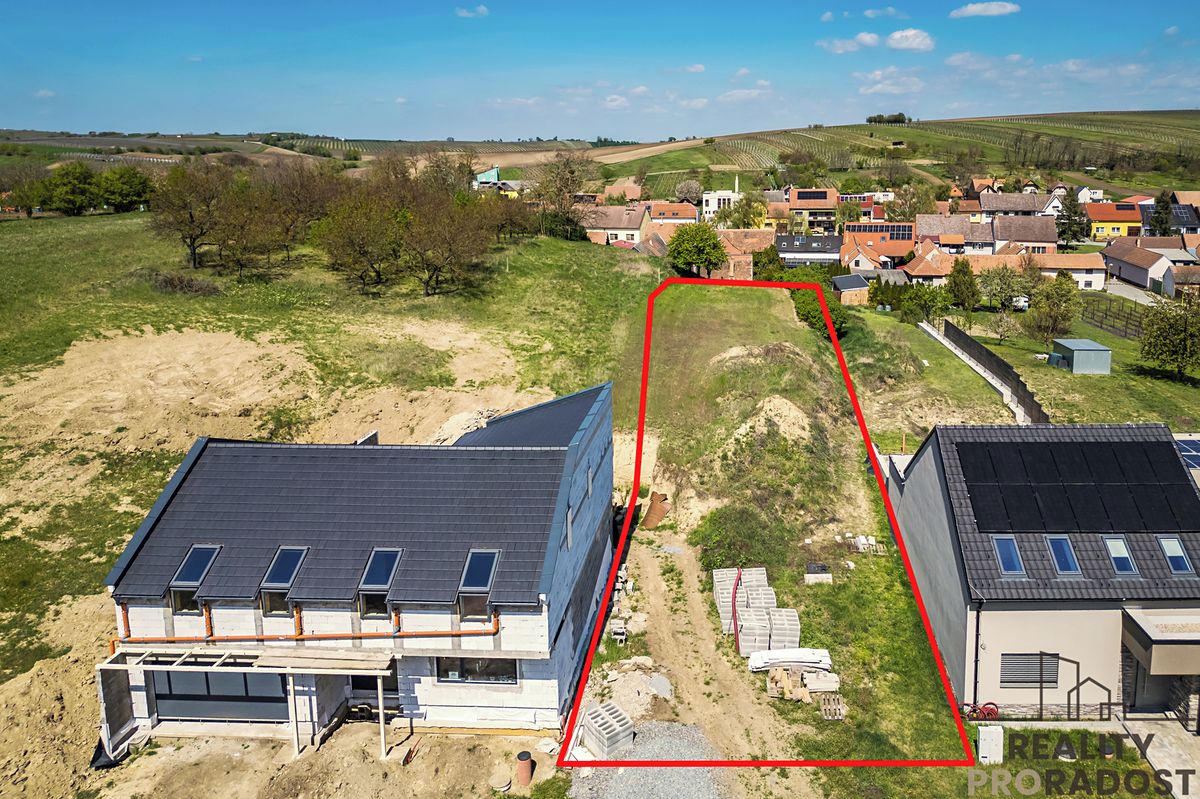 Prodej stavebního pozemku 928 m² – fotografie 3
