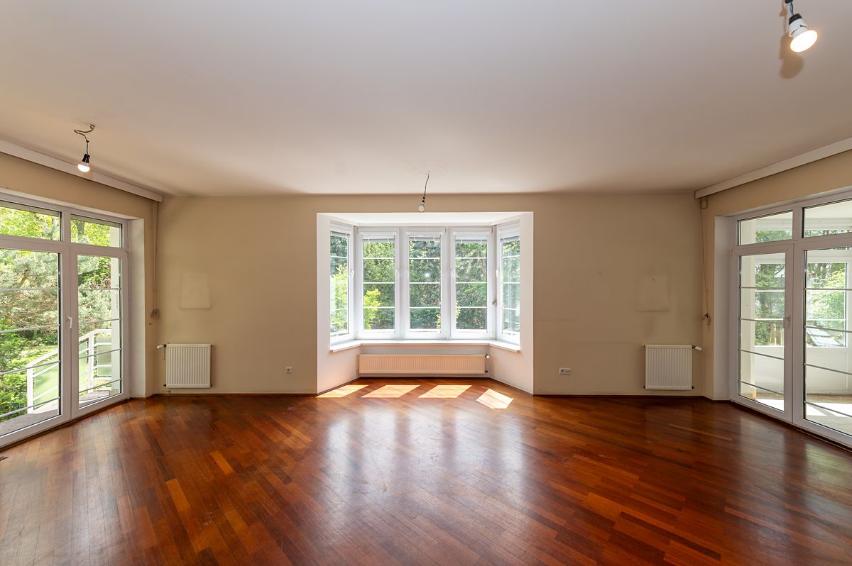 Prodej vily 740 m², pozemek 1350 m² – fotografie 2