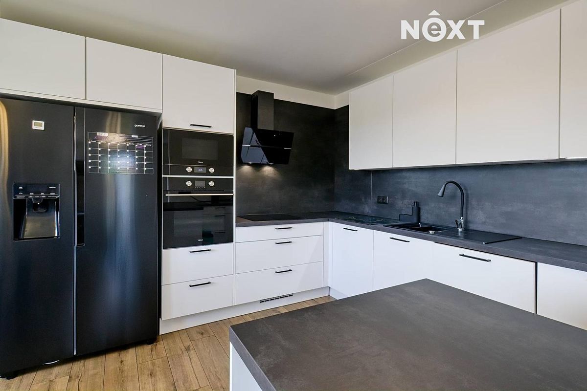 Prodej rodinného domu 212 m², pozemek 1302 m² – fotografie 4