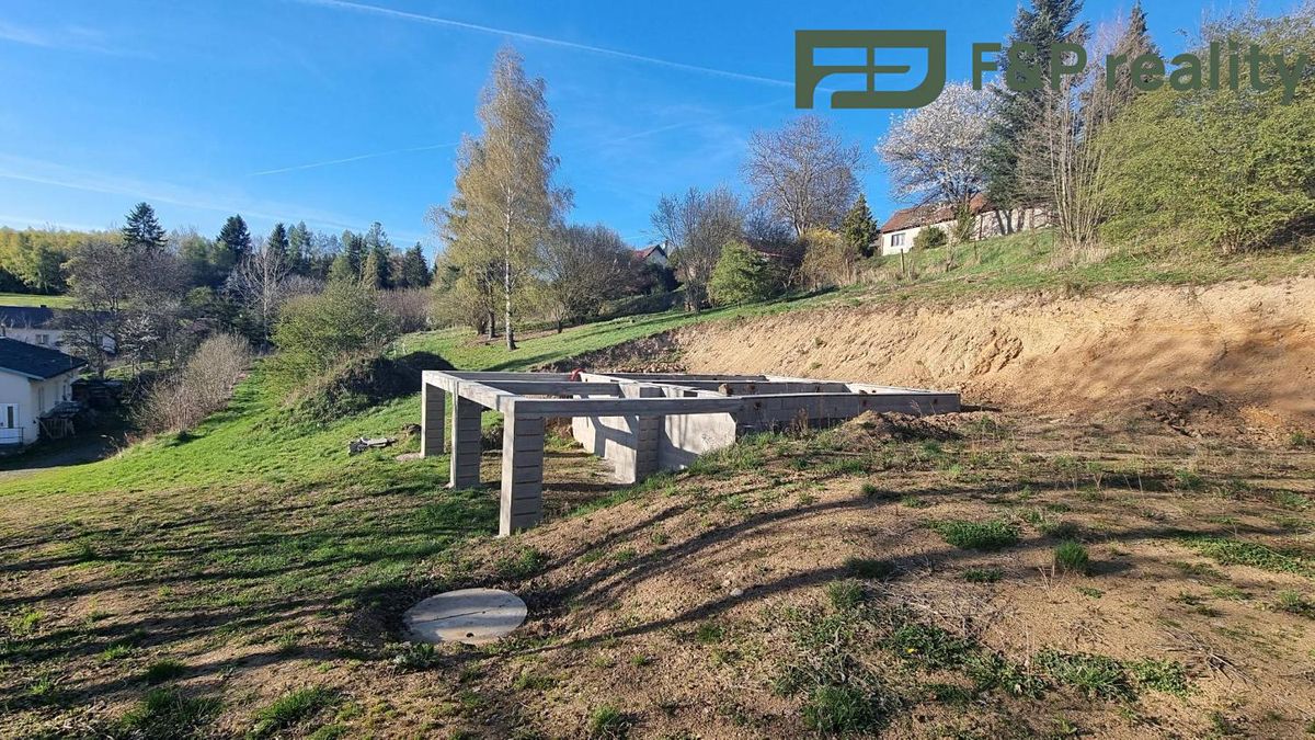 Prodej stavebního pozemku 2390 m²