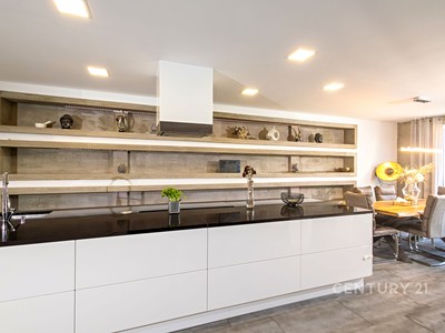 Prodej domu, 181 m² (3 z 34)