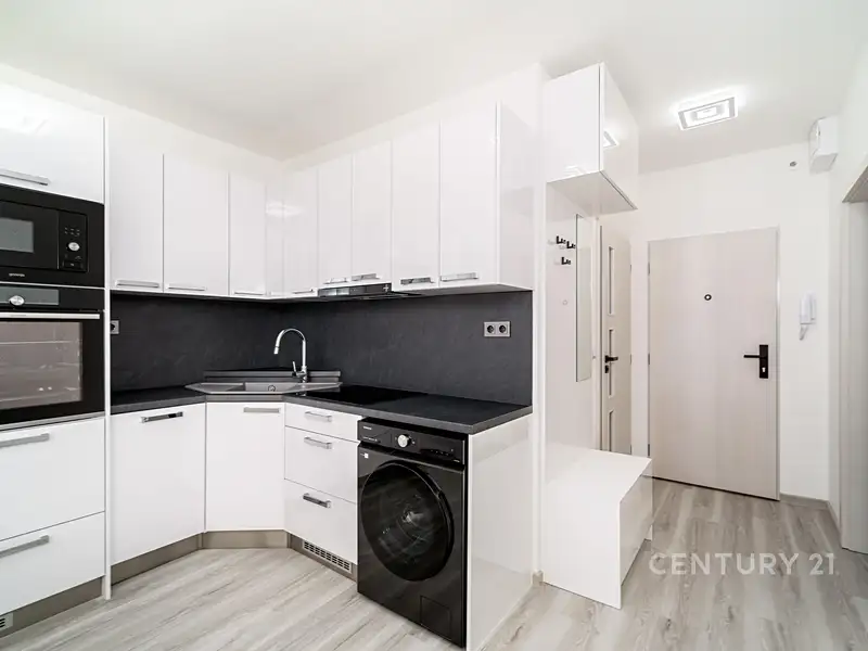 Pronájem bytu 1+1 33 m², Znojmo – náhled fotky 1