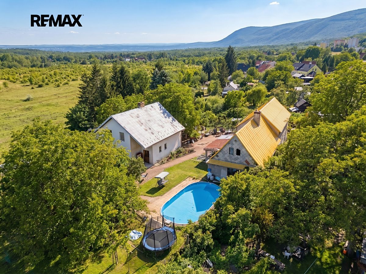 Prodej rodinného domu 225 m², pozemek 3499 m²