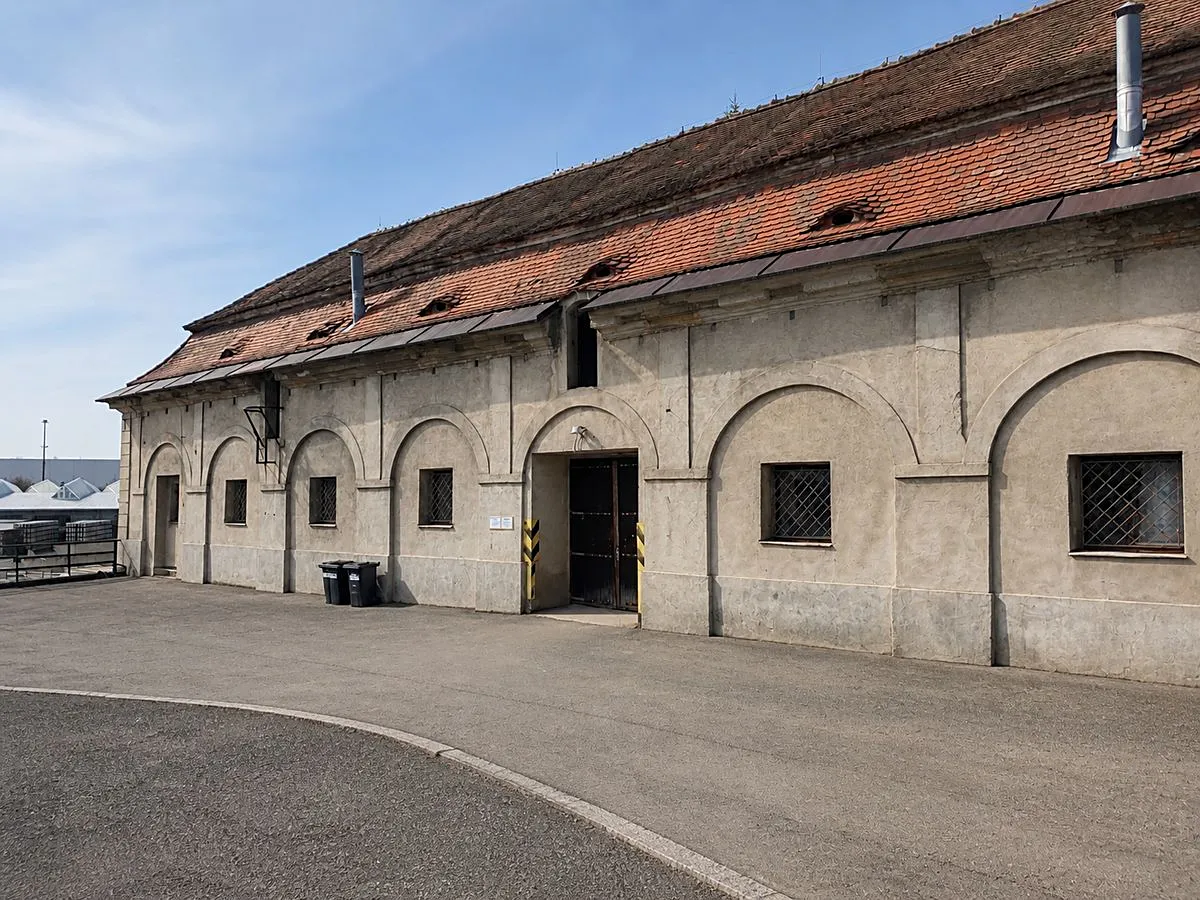 Pronájem výrobní haly, prostoru 674 m²