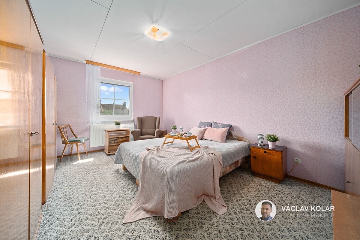 Prodej rodinného domu 310 m², pozemek 1096 m² – fotografie 4