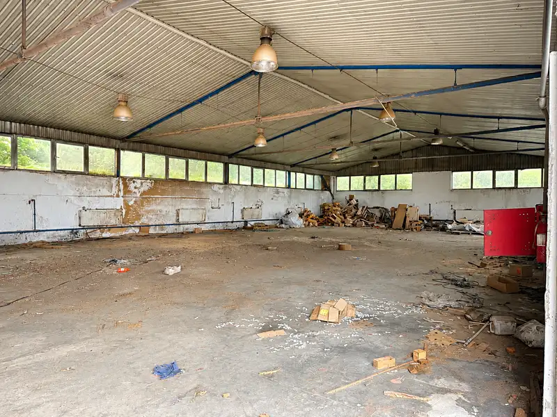 Pronájem výrobní haly, prostoru 1600 m², Šumná – náhled fotky 3