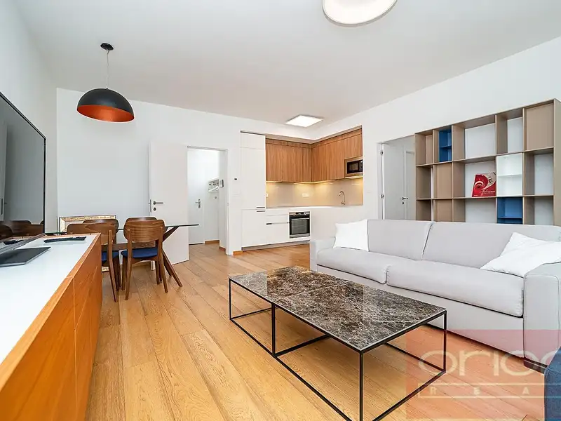 Pronájem bytu 2+kk 70 m², Praha – náhled fotky 1