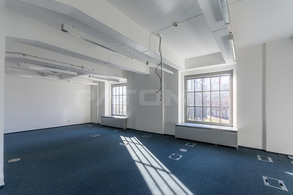 Pronájem kanceláře 653 m² – fotografie 3