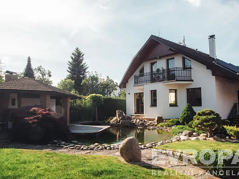 Prodej rodinného domu 226 m², pozemek 660 m², Pardubice – náhled fotky 1