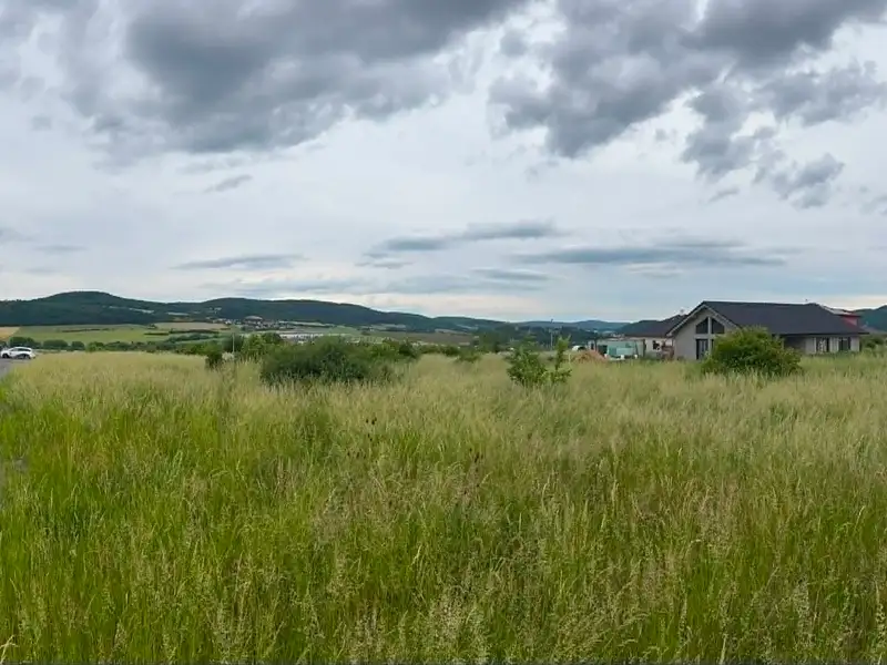 Prodej stavebního pozemku 1072 m², Bavoryně – náhled fotky 3
