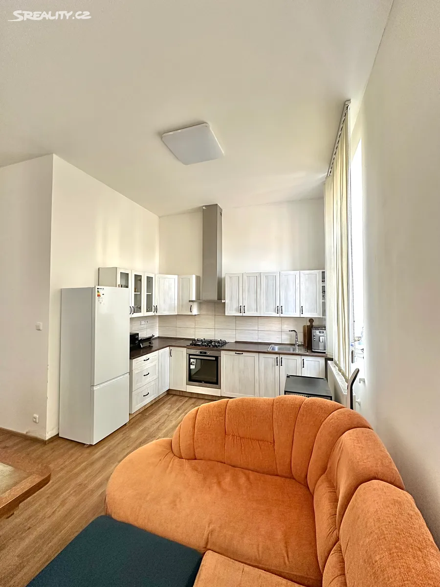 Pronájem bytu 3+kk 80 m² – pohled 3