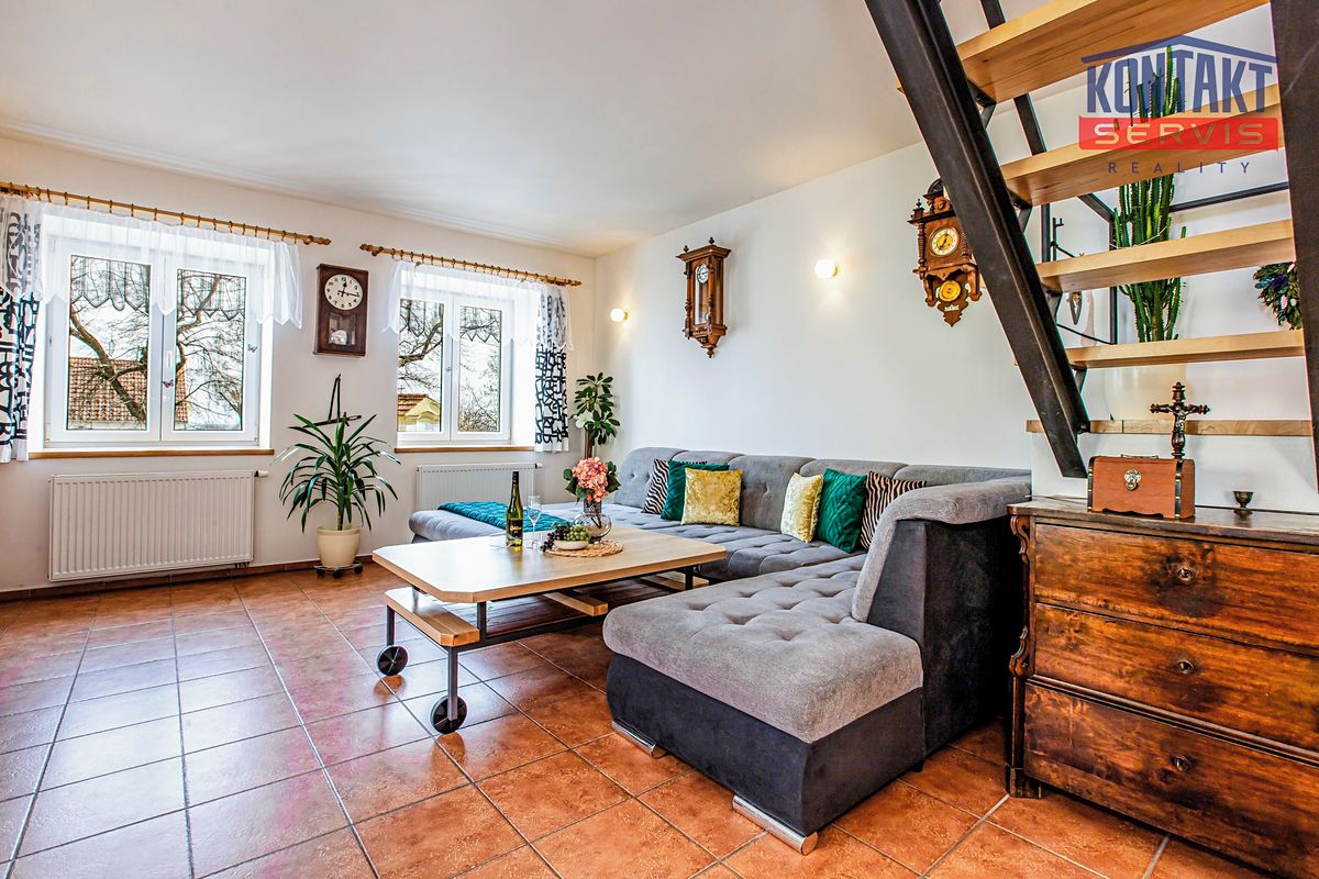 Prodej rodinného domu 160 m², pozemek 1633 m² – fotografie 2