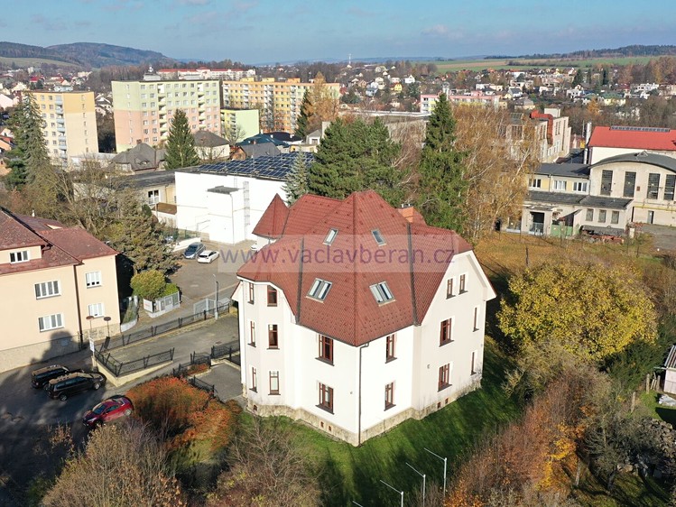 Haus zum Kauf, 650 m² (1 von 21)
